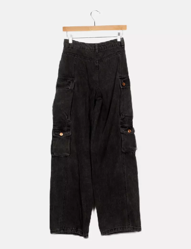 Bershka Pantalón denim negro cargo