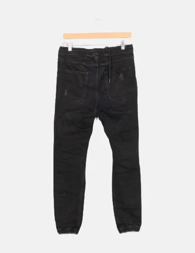 Bershka Pantalón denim negro rotos