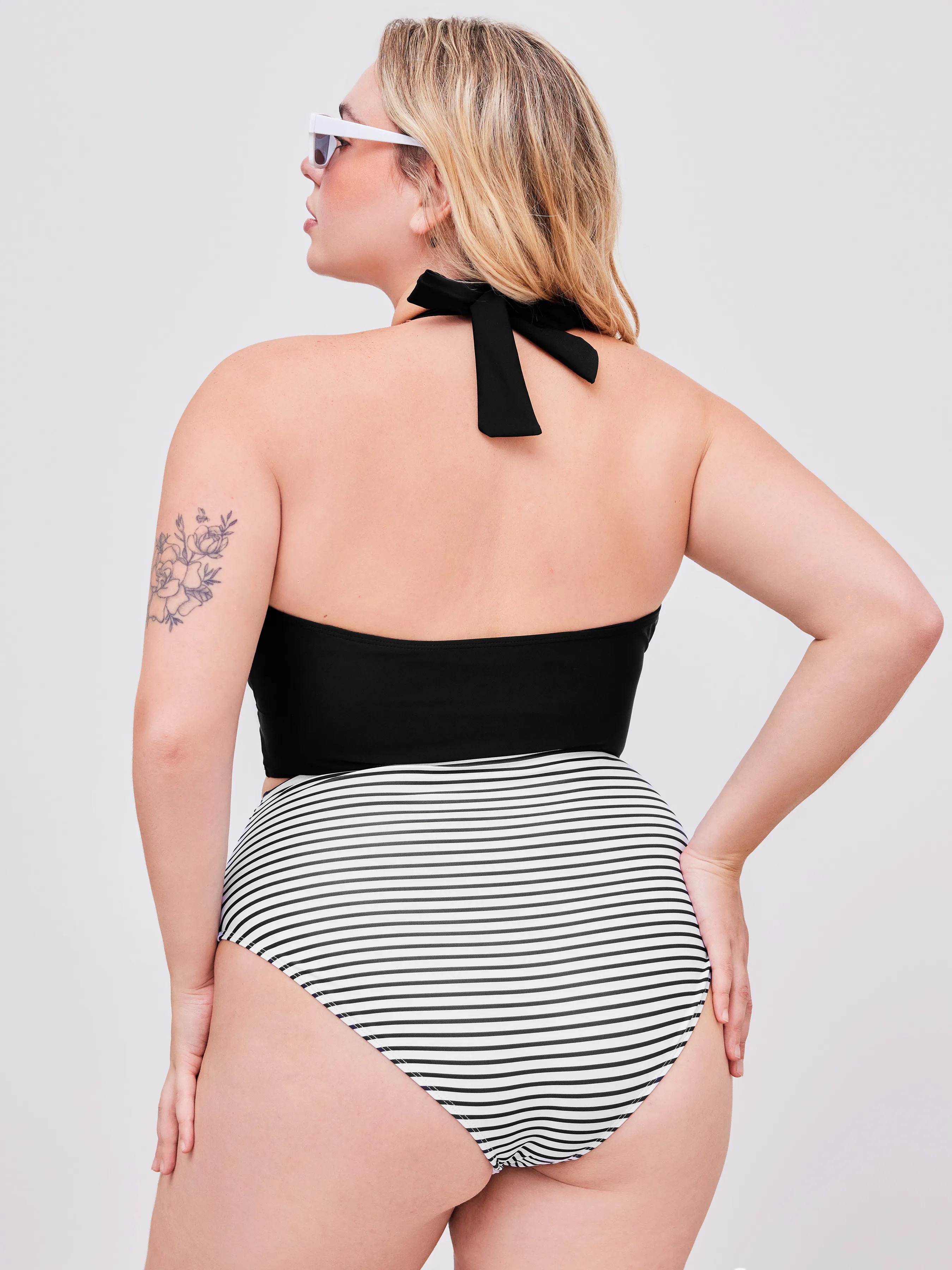 Bikini de Rayas con Control de Abdomen y Cobertura Completa Curvy