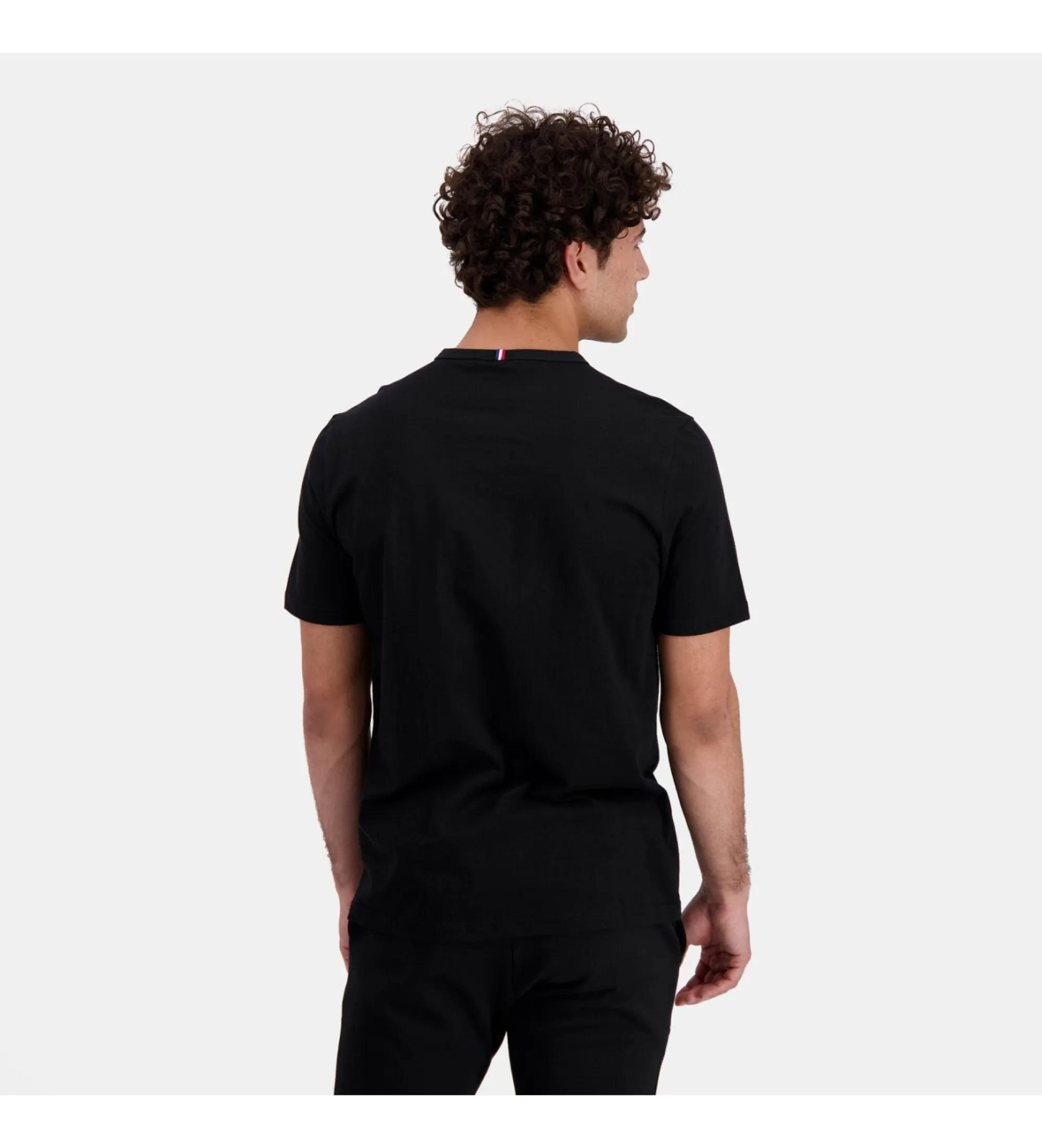 Camiseta Essentiels negro