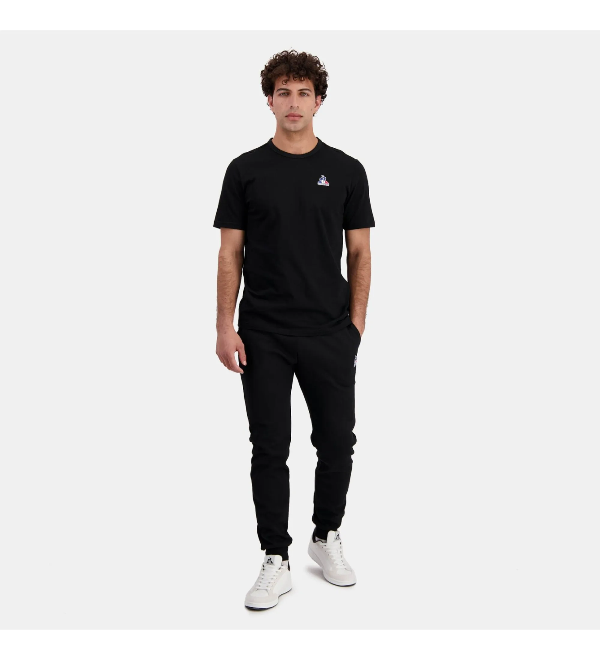 Camiseta Essentiels negro