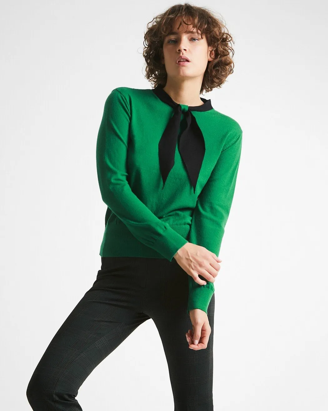 JERSEY DETALLE LAZO EN CUELLO