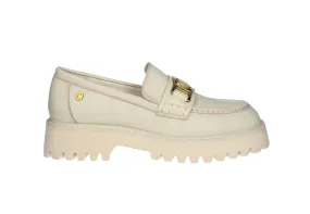 Mocasin Piel Beig Pala Antifaz Con Adorno Metal Dorado Piso Grueso Tacos